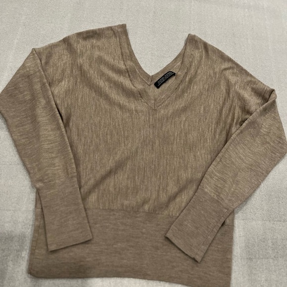 Banana Republic Oatmeal Extra Fine Merino V Neck Cropped L/S Sweater Ribbed - Picture 2 of 6